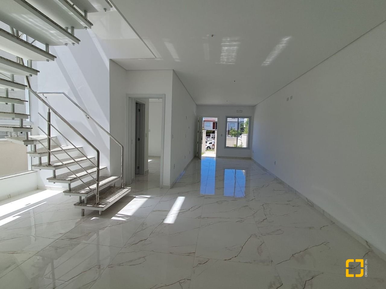Casa com 181m², 8 quartos (sendo 4 suítes), 2 garagens, no bairro Ingleses em Florianópolis