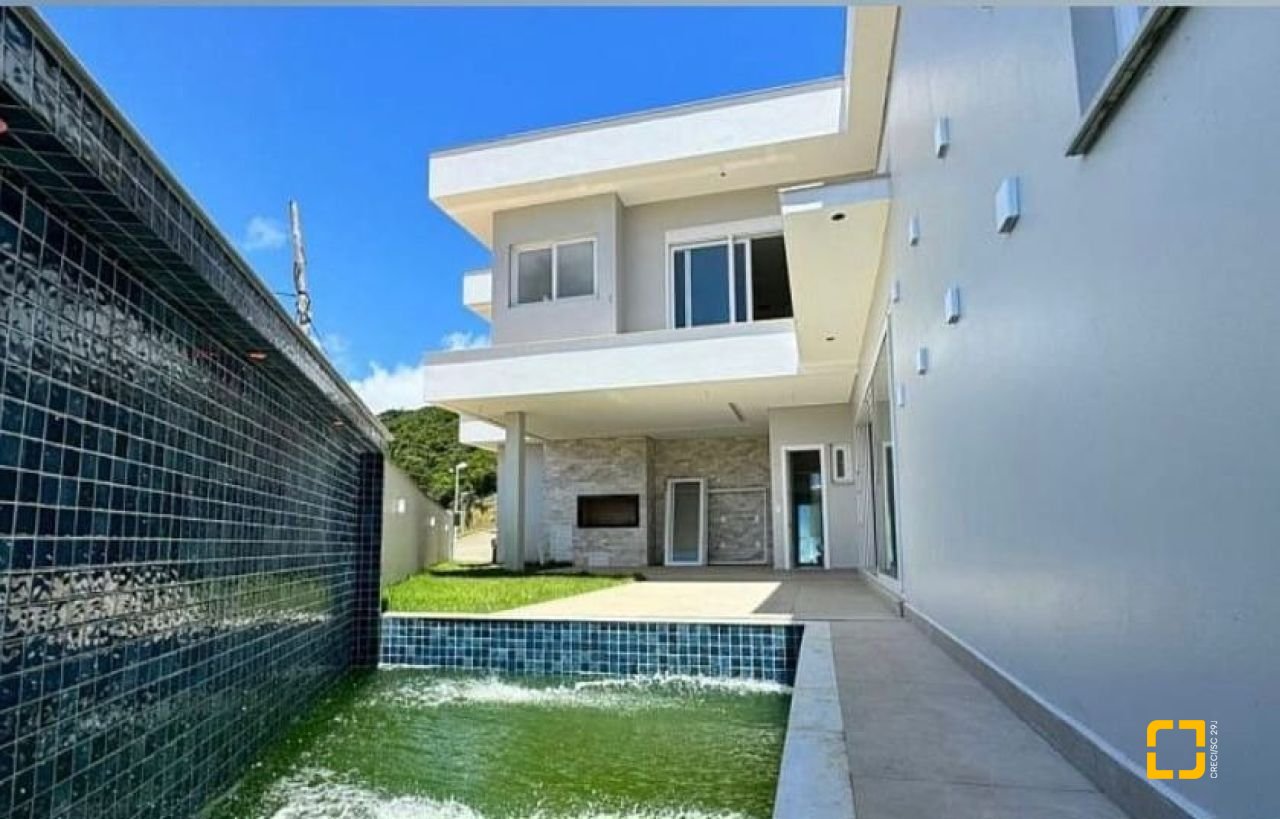 Casa de Condomínio com 400m², 7 quartos (sendo 3 suítes), 4 garagens, no bairro Ingleses em Florianópolis