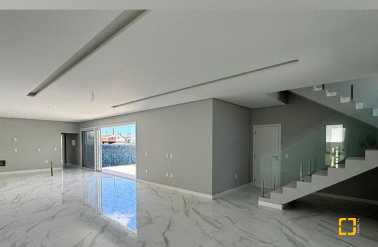 Casa de Condomínio com 400m², 7 quartos (sendo 3 suítes), 4 garagens, no bairro Ingleses em Florianópolis