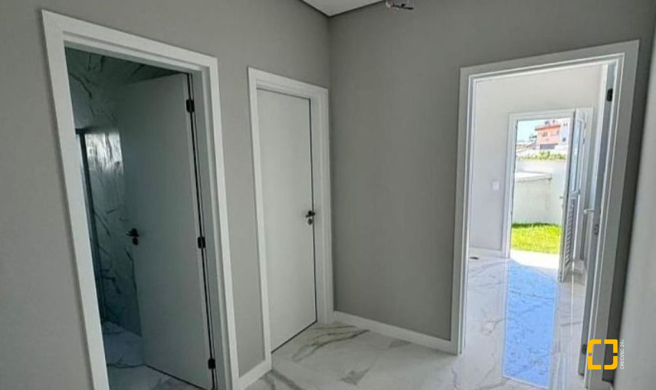 Casa de Condomínio com 400m², 7 quartos (sendo 3 suítes), 4 garagens, no bairro Ingleses em Florianópolis