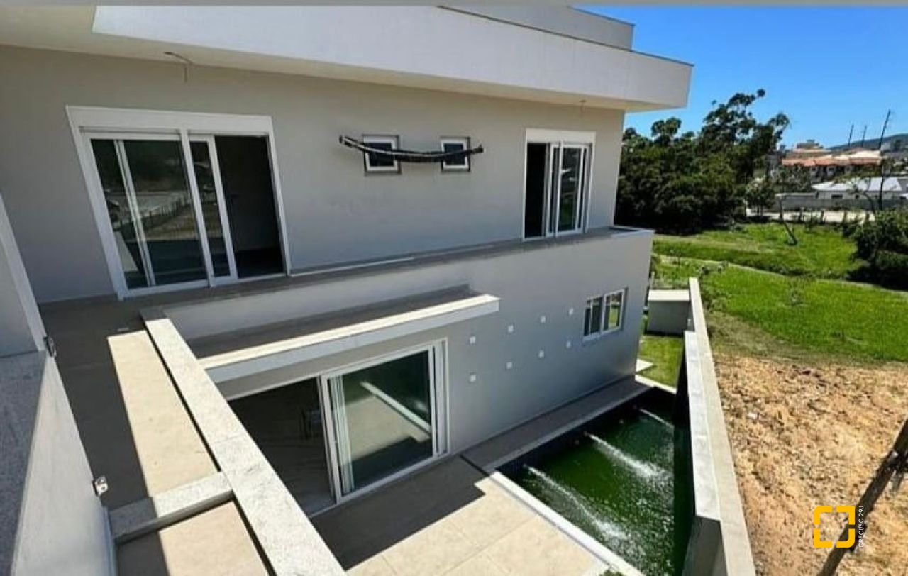 Casa de Condomínio com 400m², 7 quartos (sendo 3 suítes), 4 garagens, no bairro Ingleses em Florianópolis
