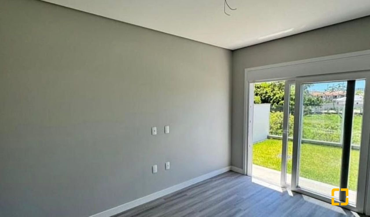 Casa de Condomínio com 400m², 7 quartos (sendo 3 suítes), 4 garagens, no bairro Ingleses em Florianópolis