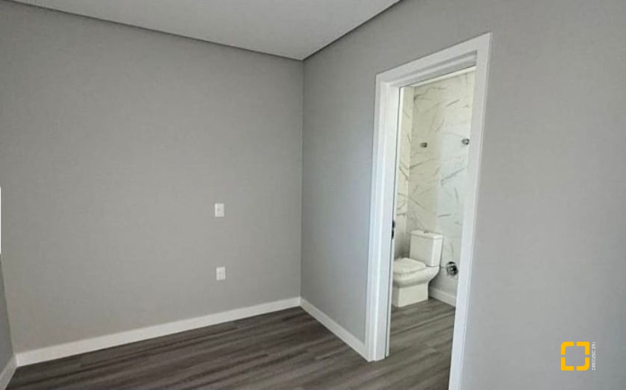 Casa de Condomínio com 400m², 7 quartos (sendo 3 suítes), 4 garagens, no bairro Ingleses em Florianópolis