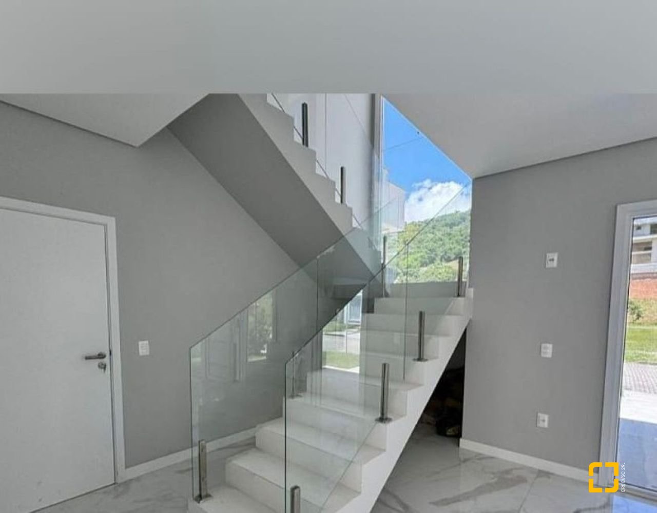 Casa de Condomínio com 400m², 7 quartos (sendo 3 suítes), 4 garagens, no bairro Ingleses em Florianópolis