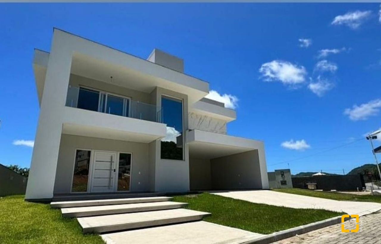 Casa de Condomínio com 400m², 7 quartos (sendo 3 suítes), 4 garagens, no bairro Ingleses em Florianópolis
