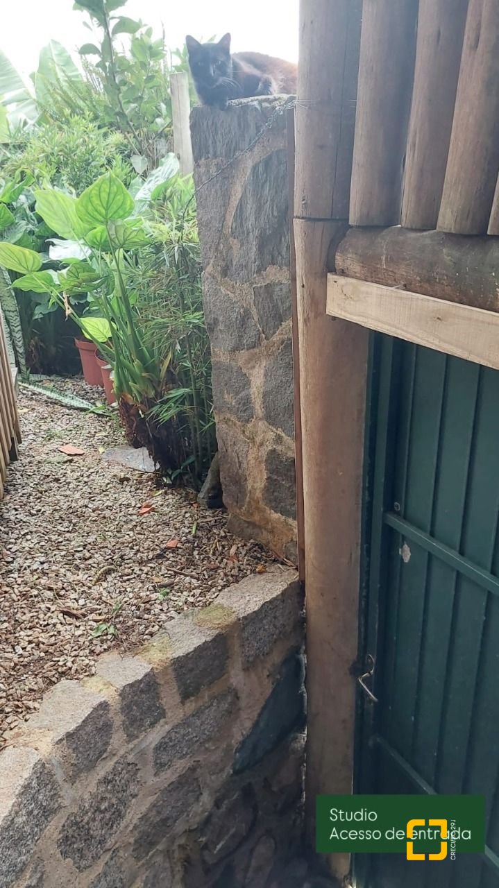 Casa com 135m², 1 quarto, 2 garagens, no bairro Sambaqui em Florianópolis