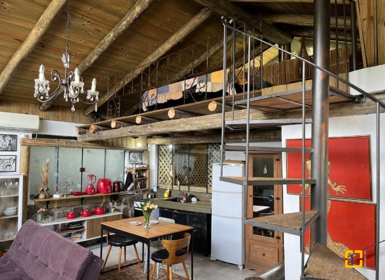 Casa com 135m², 1 quarto, 2 garagens, no bairro Sambaqui em Florianópolis