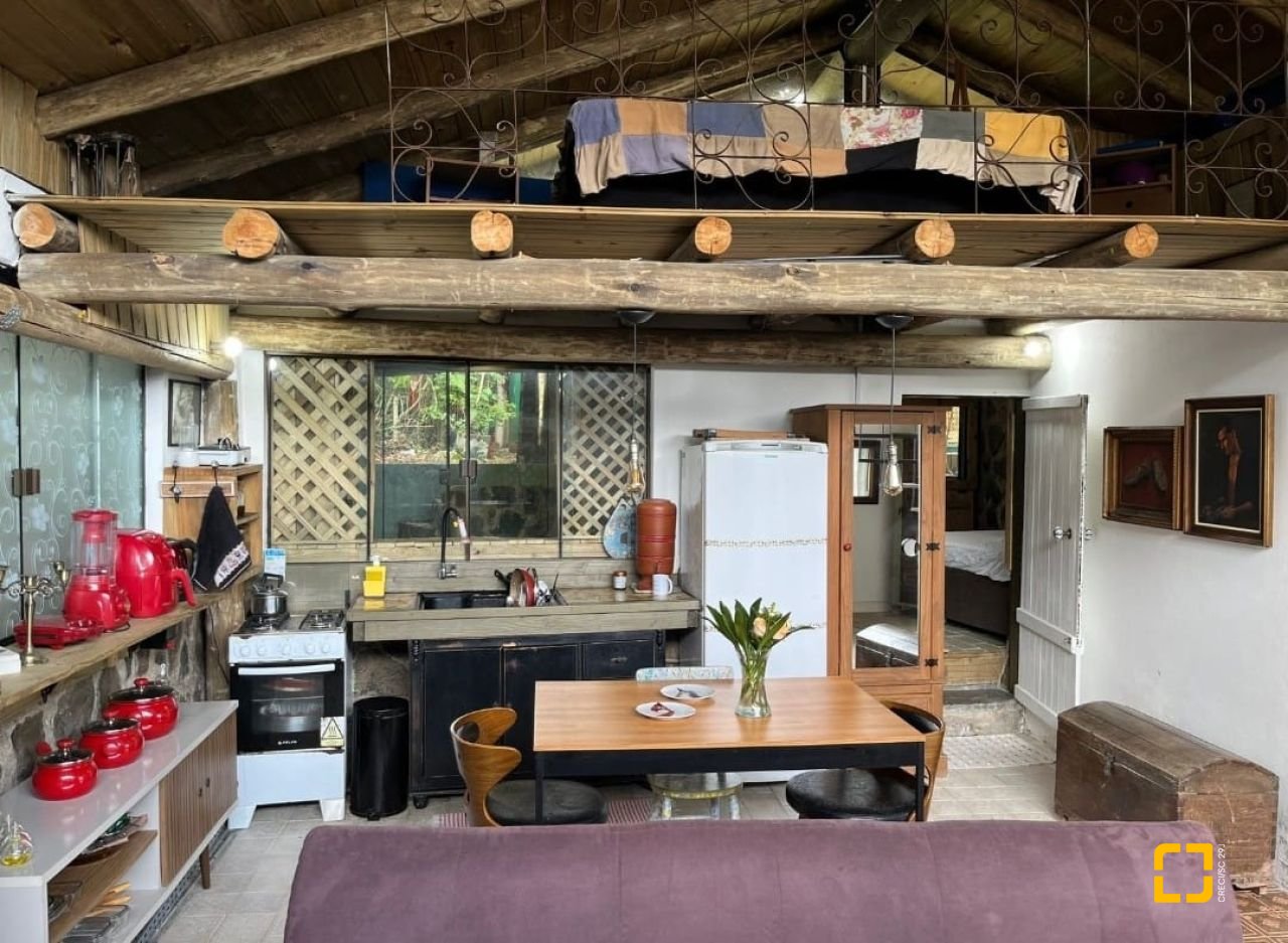Casa com 135m², 1 quarto, 2 garagens, no bairro Sambaqui em Florianópolis