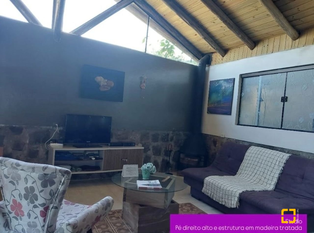 Casa com 135m², 1 quarto, 2 garagens, no bairro Sambaqui em Florianópolis