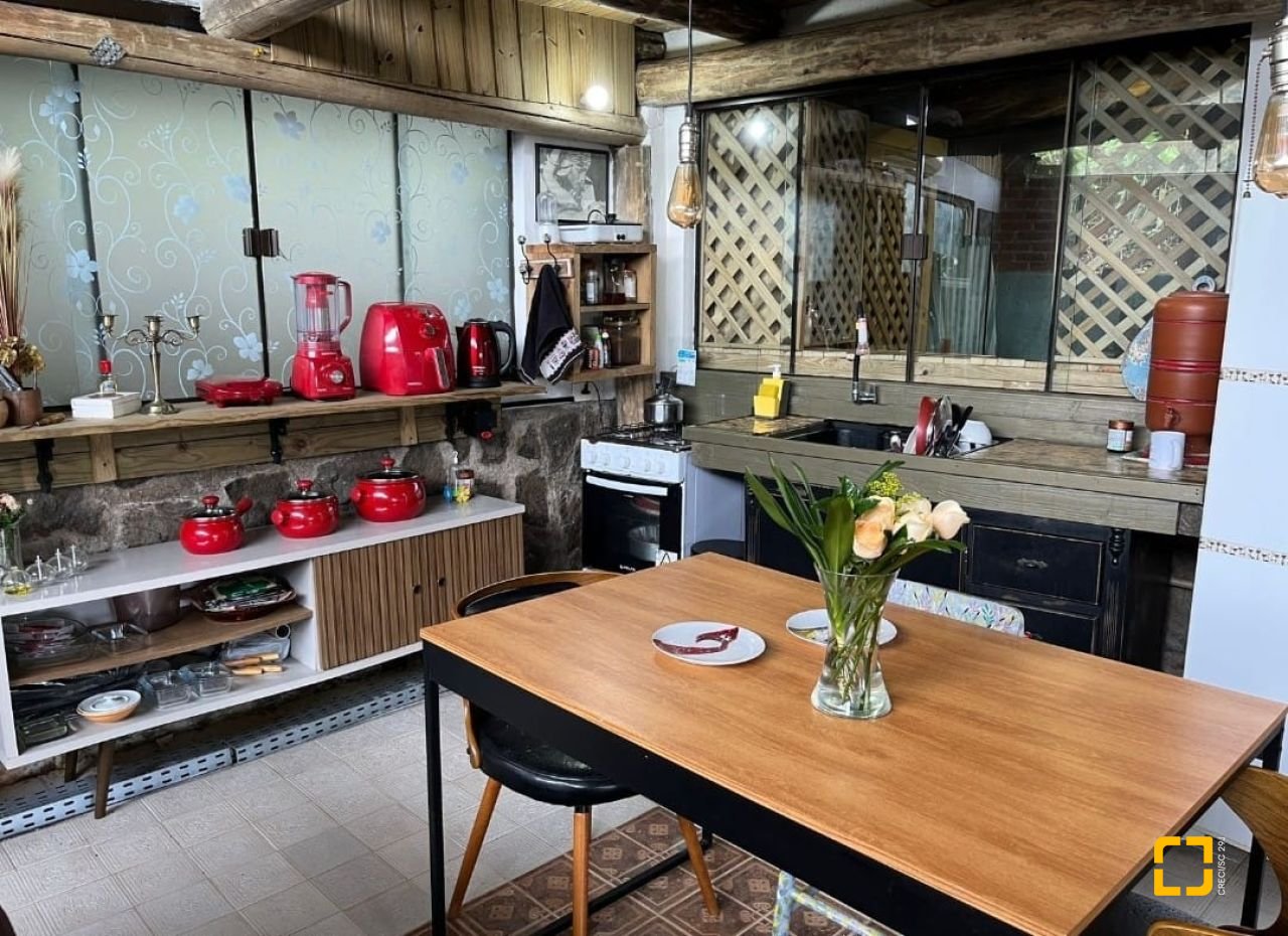 Casa com 135m², 1 quarto, 2 garagens, no bairro Sambaqui em Florianópolis