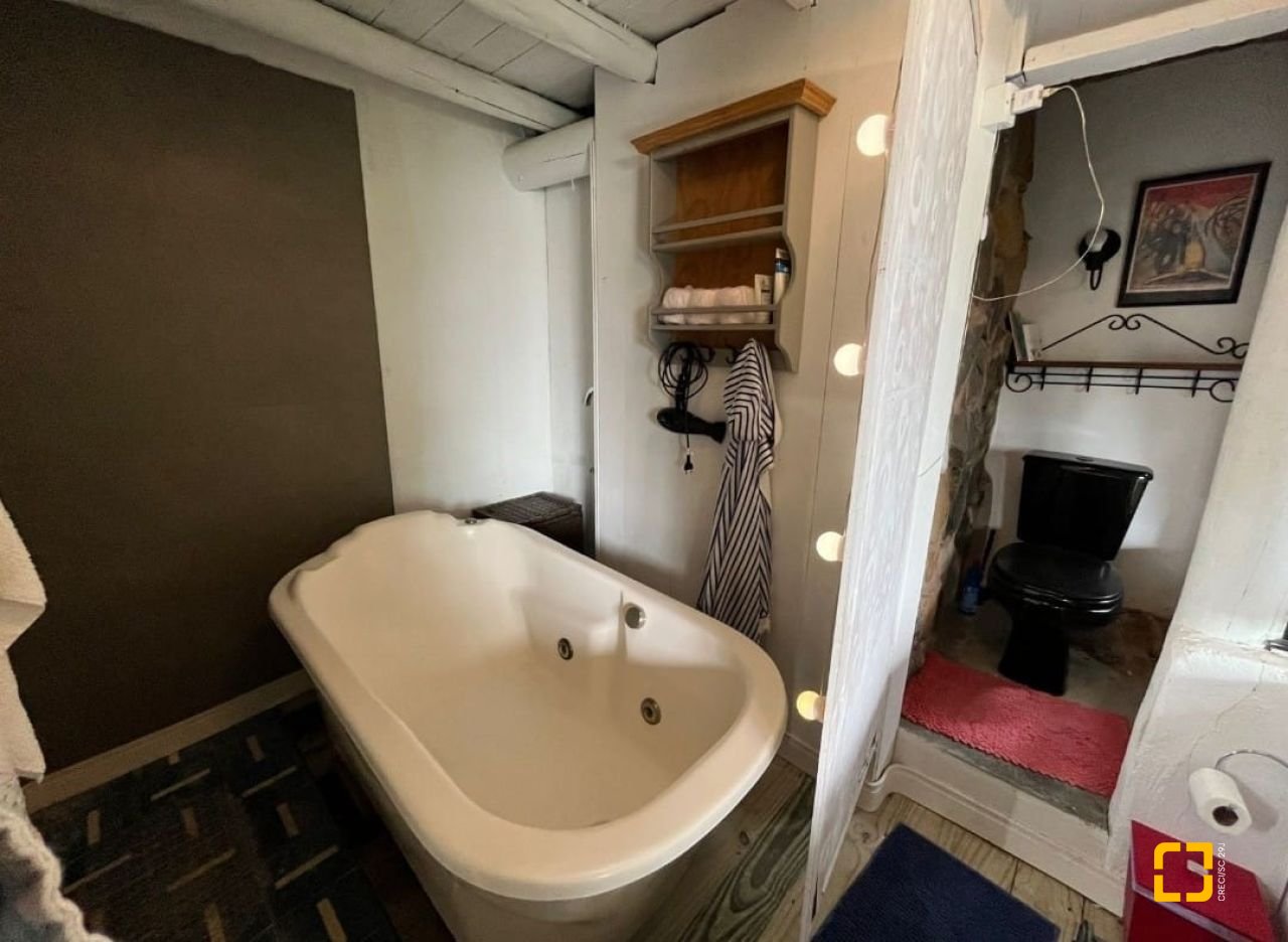 Casa com 135m², 1 quarto, 2 garagens, no bairro Sambaqui em Florianópolis
