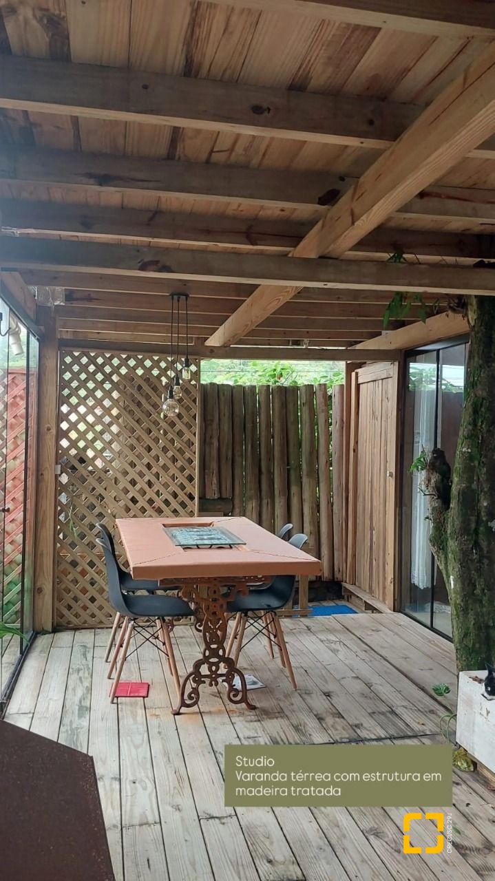 Casa com 135m², 1 quarto, 2 garagens, no bairro Sambaqui em Florianópolis