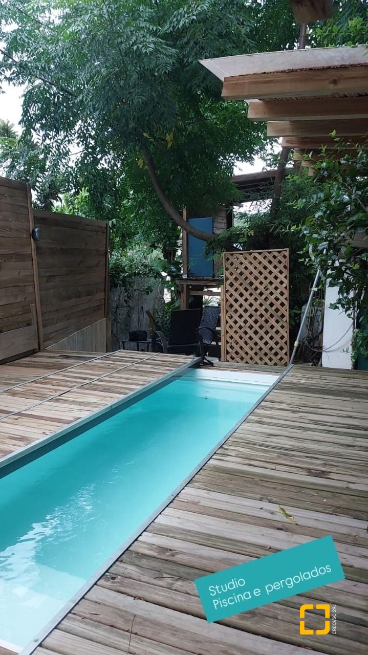 Casa com 135m², 1 quarto, 2 garagens, no bairro Sambaqui em Florianópolis