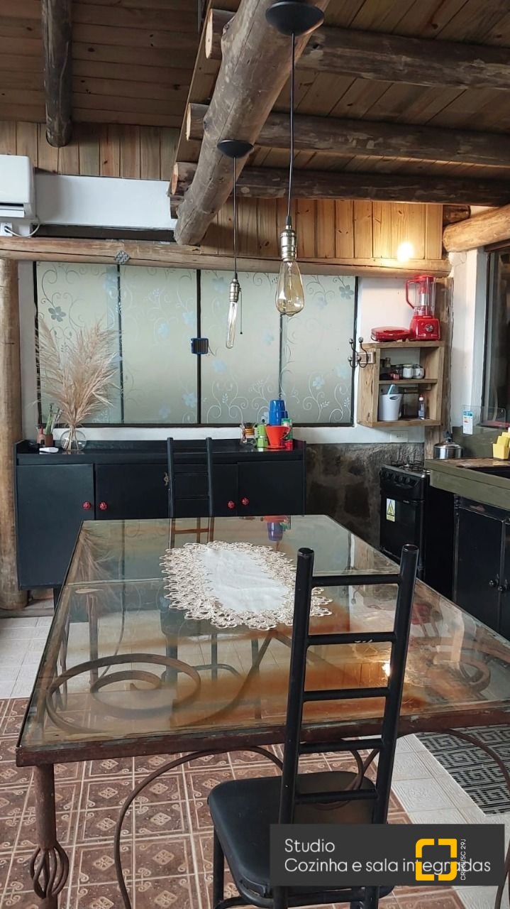 Casa com 135m², 1 quarto, 2 garagens, no bairro Sambaqui em Florianópolis