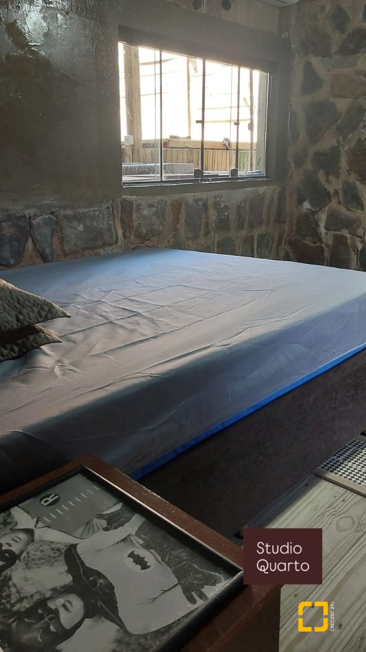 Casa com 135m², 1 quarto, 2 garagens, no bairro Sambaqui em Florianópolis