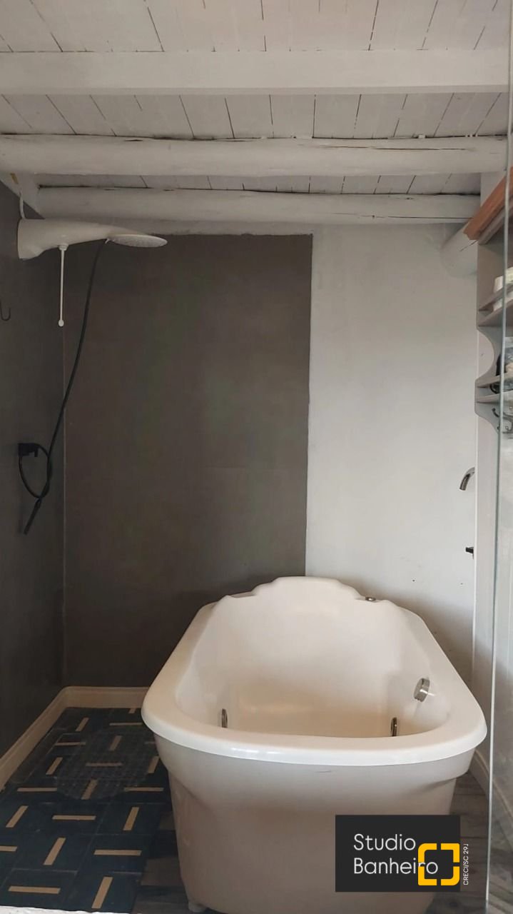 Casa com 135m², 1 quarto, 2 garagens, no bairro Sambaqui em Florianópolis
