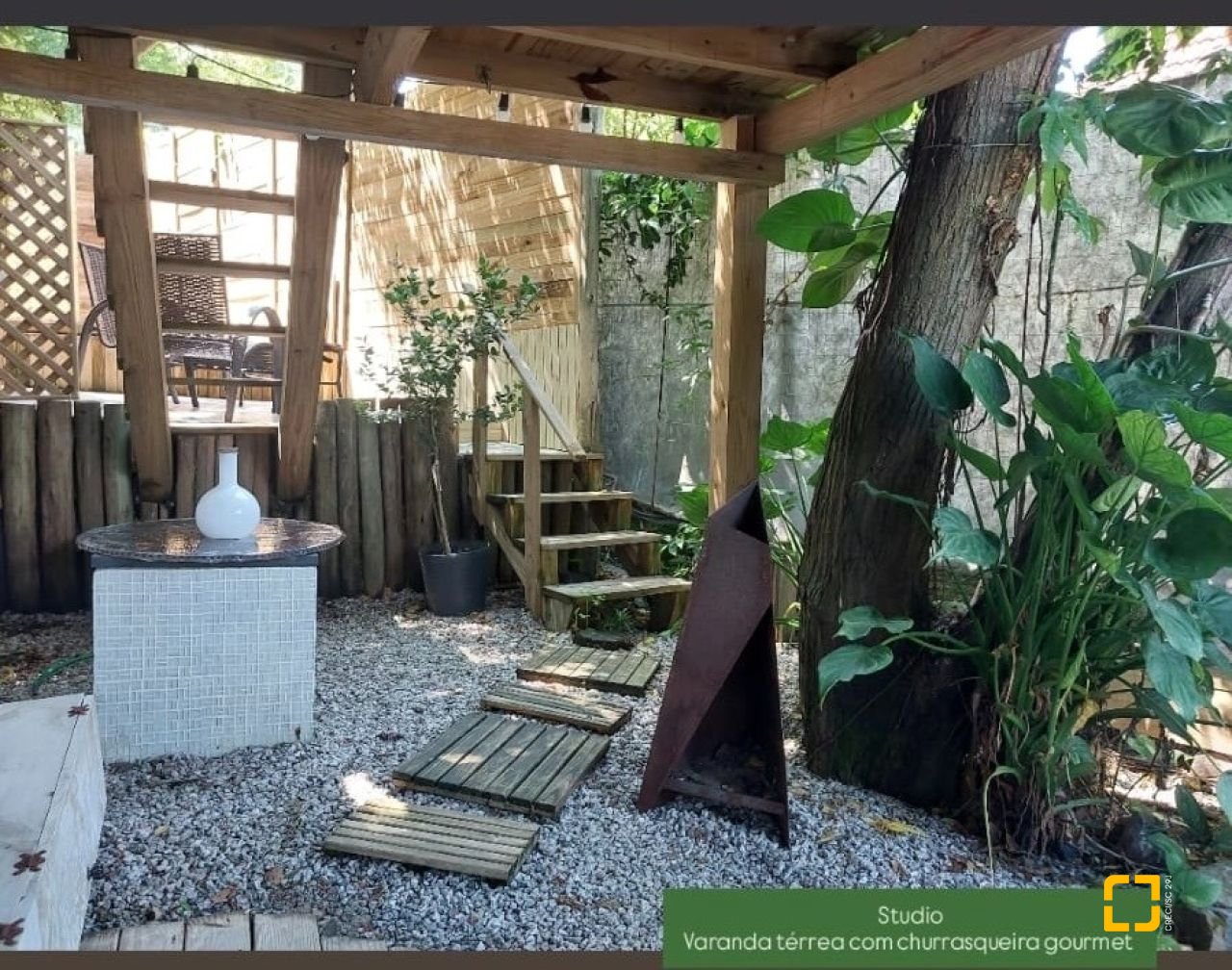 Casa com 135m², 1 quarto, 2 garagens, no bairro Sambaqui em Florianópolis