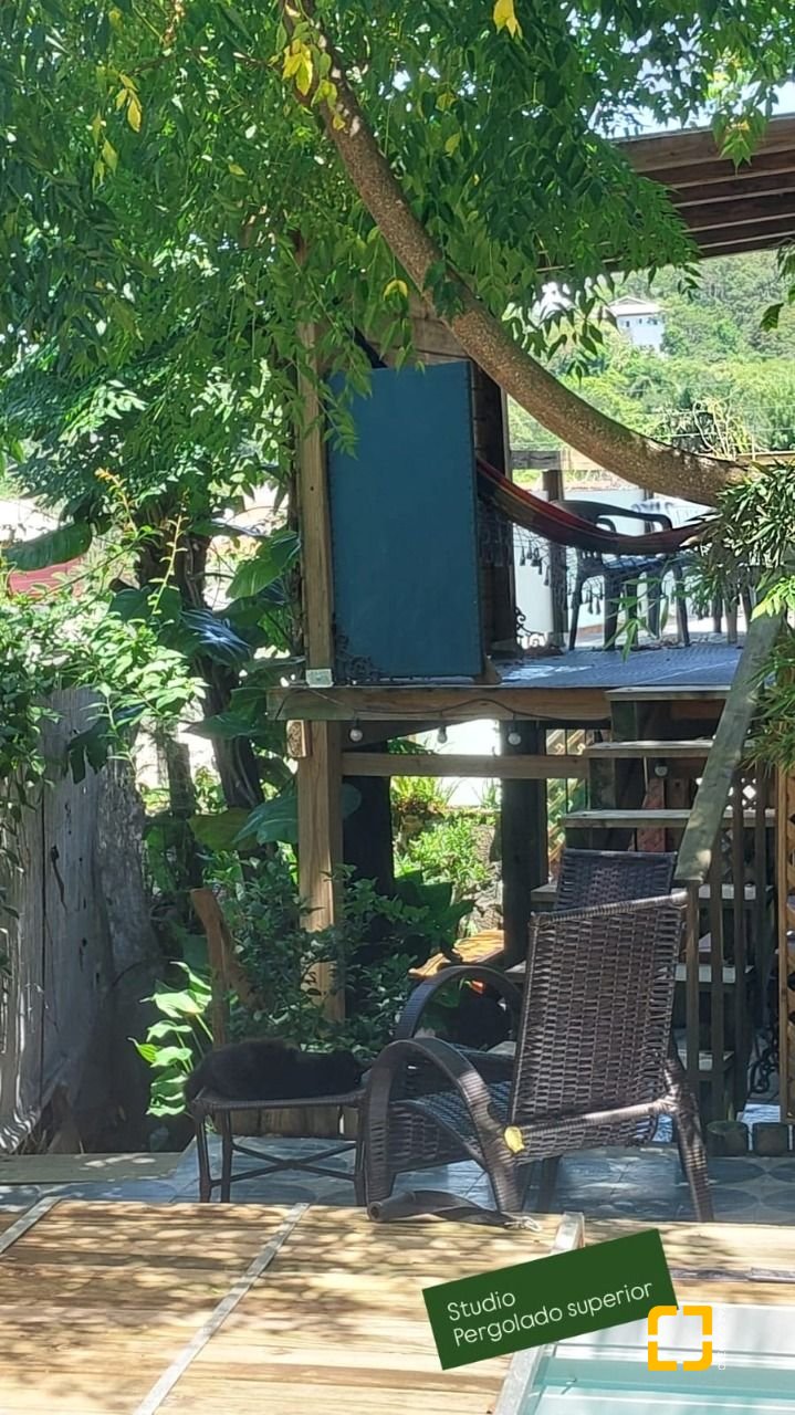 Casa com 135m², 1 quarto, 2 garagens, no bairro Sambaqui em Florianópolis