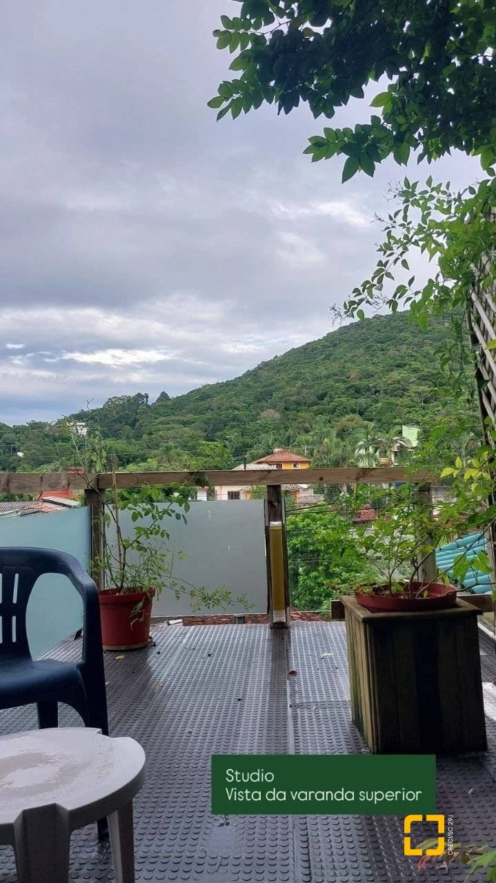 Casa com 135m², 1 quarto, 2 garagens, no bairro Sambaqui em Florianópolis