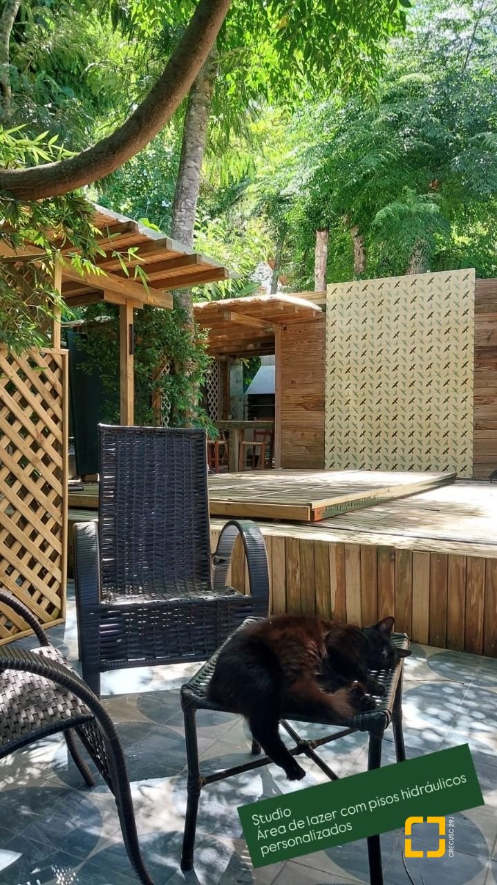 Casa com 135m², 1 quarto, 2 garagens, no bairro Sambaqui em Florianópolis