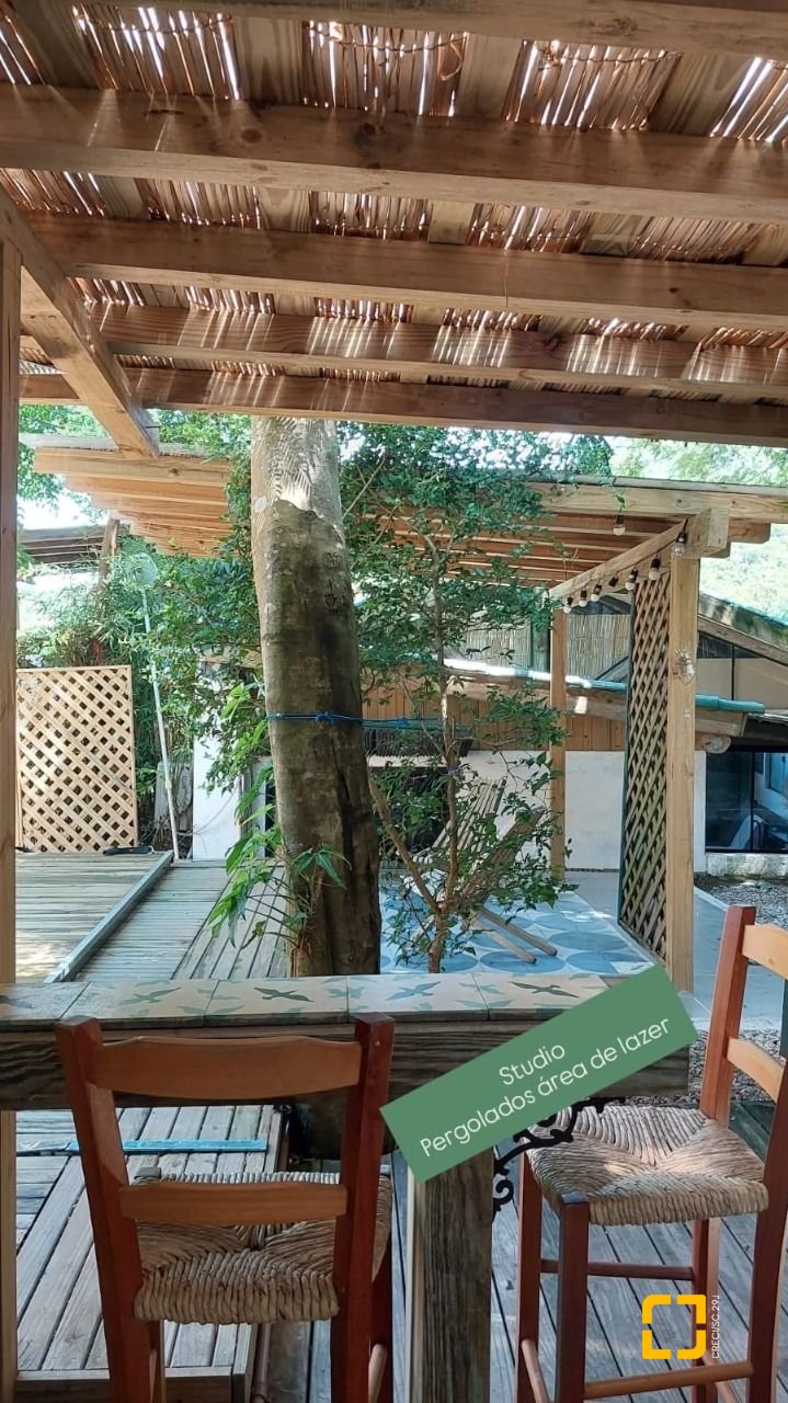 Casa com 135m², 1 quarto, 2 garagens, no bairro Sambaqui em Florianópolis