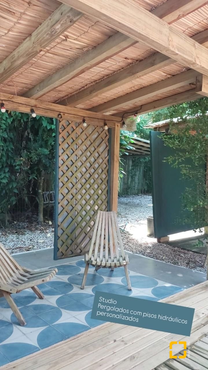 Casa com 135m², 1 quarto, 2 garagens, no bairro Sambaqui em Florianópolis