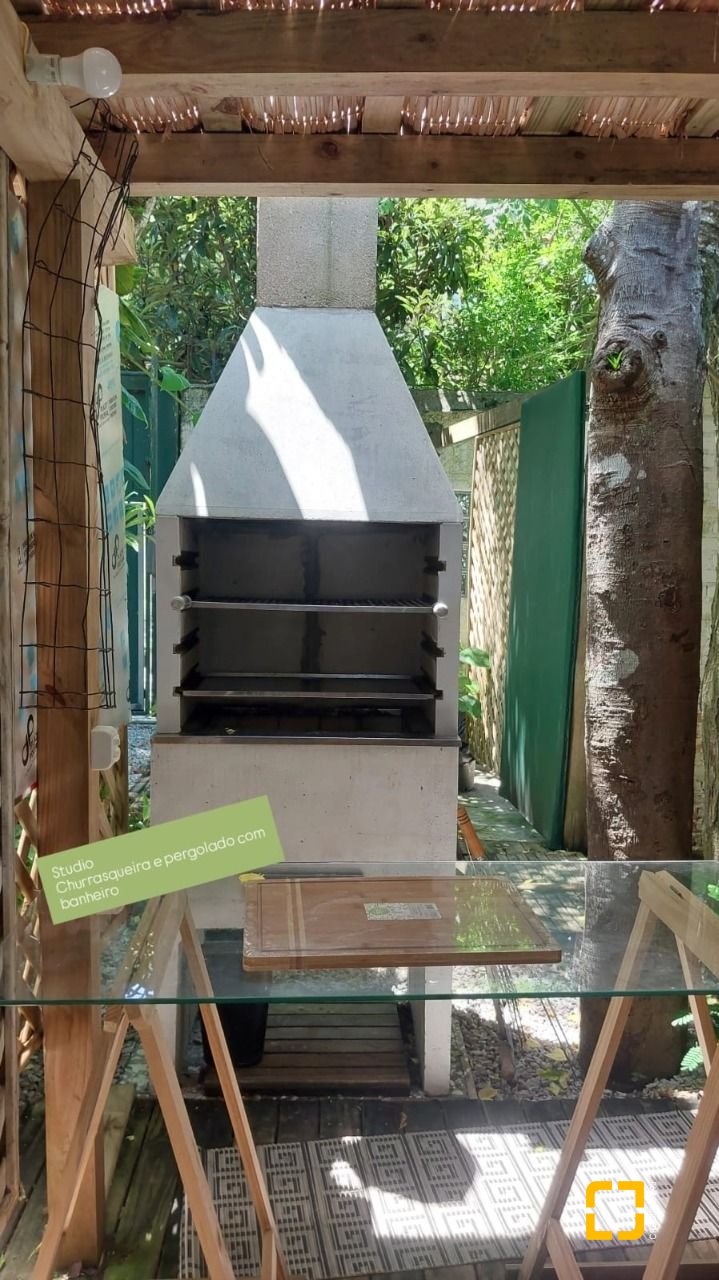 Casa com 135m², 1 quarto, 2 garagens, no bairro Sambaqui em Florianópolis