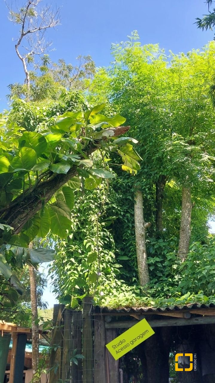 Casa com 135m², 1 quarto, 2 garagens, no bairro Sambaqui em Florianópolis