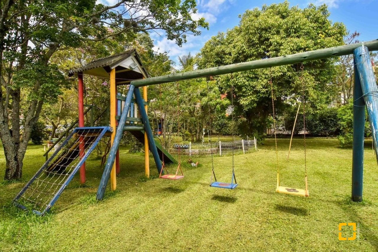 Sítio com 320m², 4 quartos (sendo 3 suítes), 4 garagens, no bairro Ribeirão da Ilha em Florianópolis