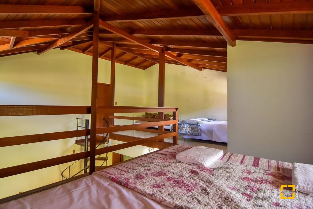 Sítio com 320m², 4 quartos (sendo 3 suítes), 4 garagens, no bairro Ribeirão da Ilha em Florianópolis