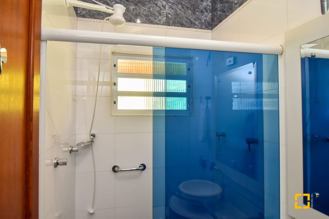 Sítio com 320m², 4 quartos (sendo 3 suítes), 4 garagens, no bairro Ribeirão da Ilha em Florianópolis