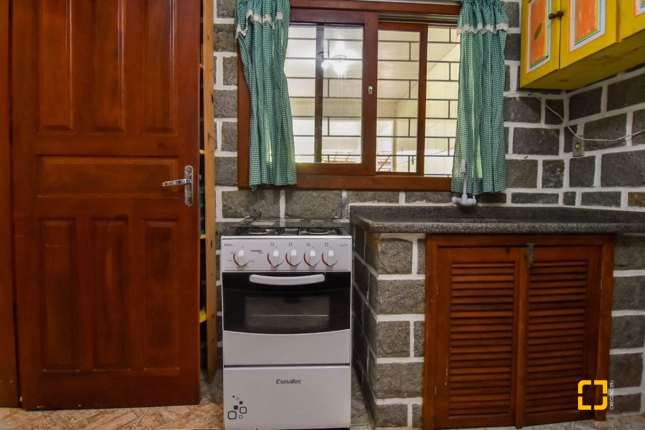 Sítio com 320m², 4 quartos (sendo 3 suítes), 4 garagens, no bairro Ribeirão da Ilha em Florianópolis