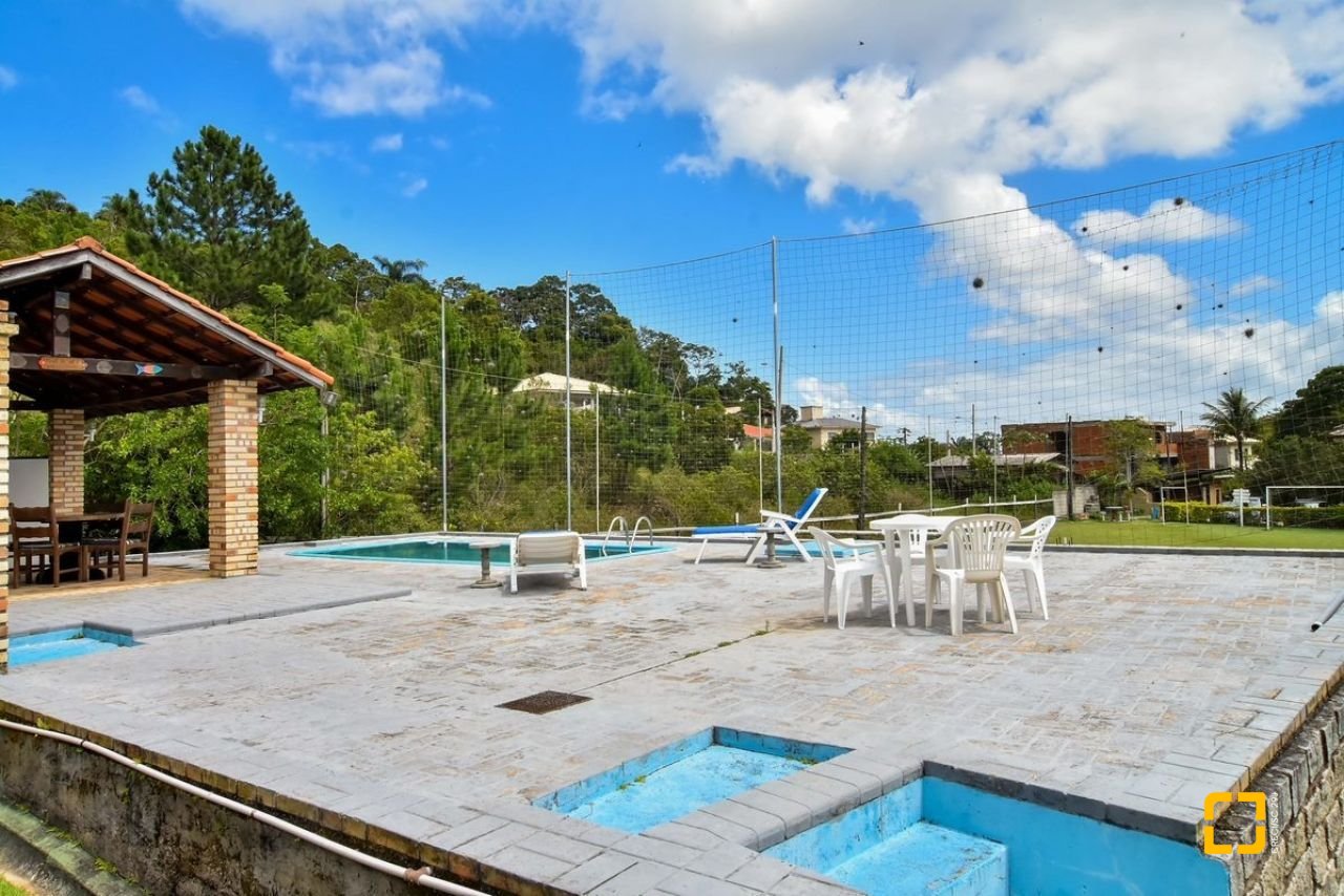 Sítio com 320m², 4 quartos (sendo 3 suítes), 4 garagens, no bairro Ribeirão da Ilha em Florianópolis