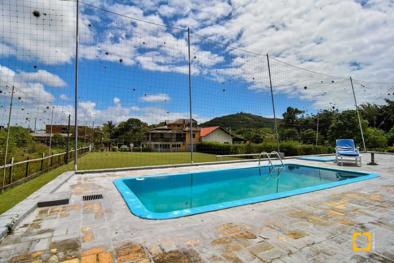 Sítio com 320m², 4 quartos (sendo 3 suítes), 4 garagens, no bairro Ribeirão da Ilha em Florianópolis