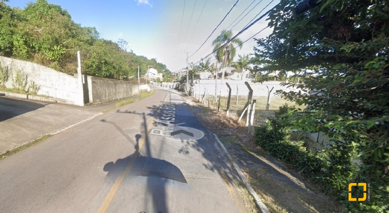 Terreno com 704m², no bairro Ponta de Baixo em São José