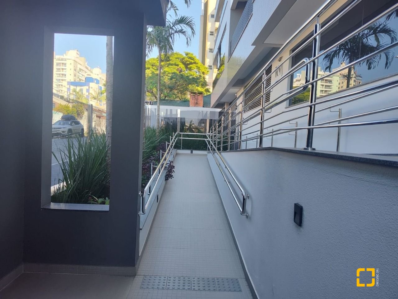 Apartamento com 98m², 6 quartos (sendo 3 suítes), 3 garagens, no bairro Trindade em Florianópolis