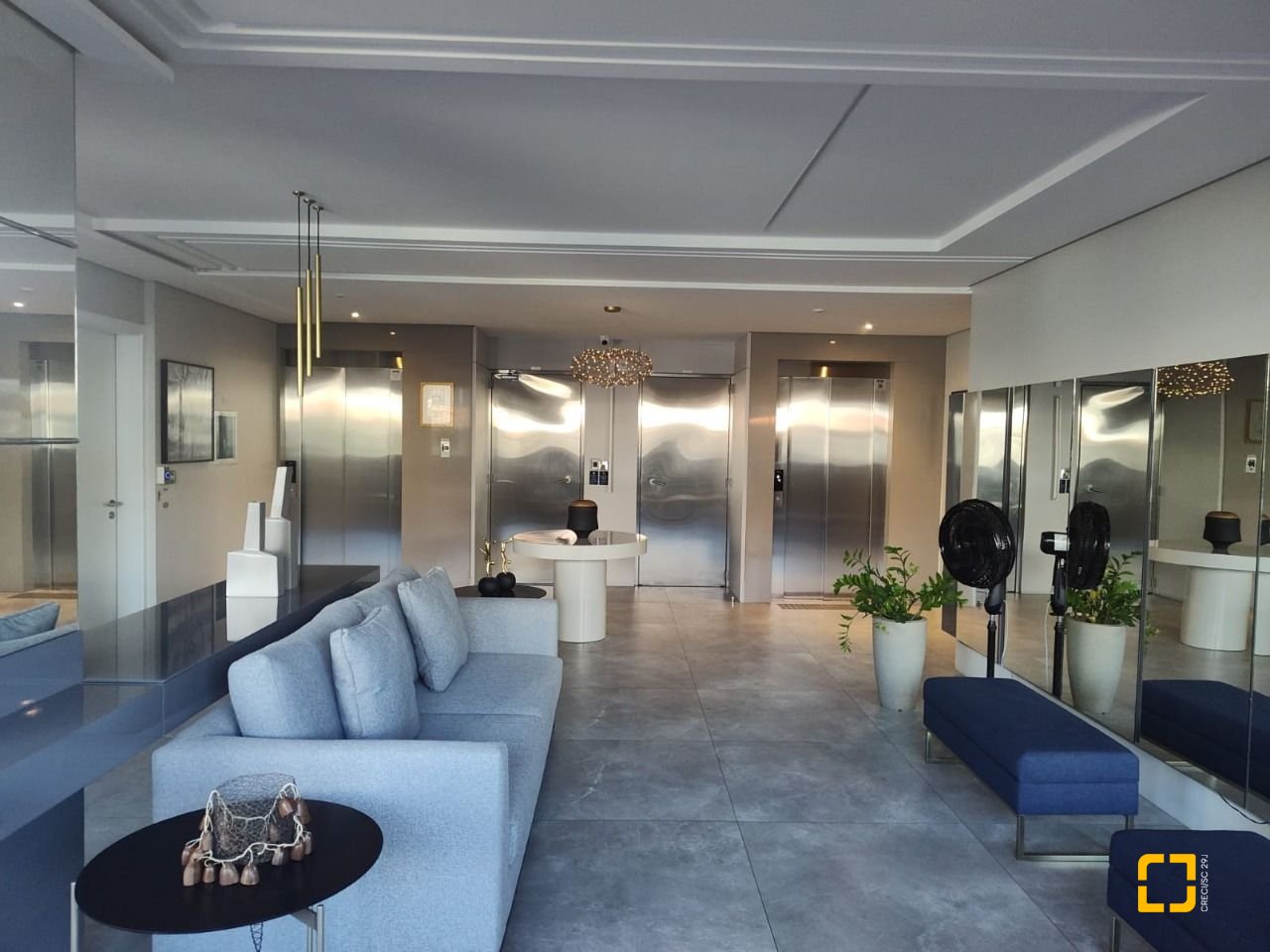 Apartamento com 98m², 6 quartos (sendo 3 suítes), 3 garagens, no bairro Trindade em Florianópolis