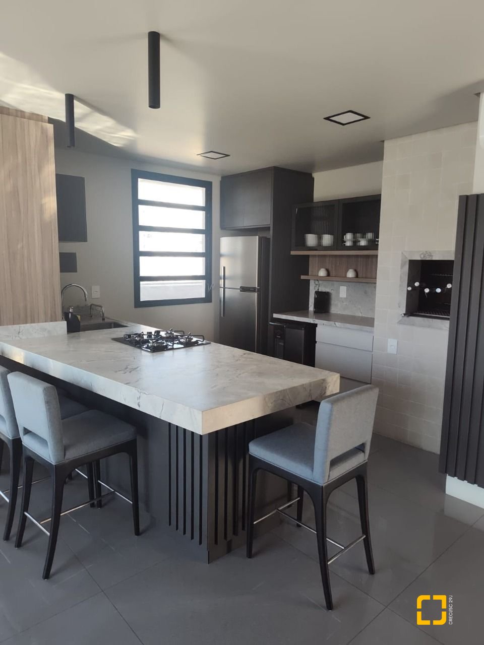 Apartamento com 98m², 6 quartos (sendo 3 suítes), 3 garagens, no bairro Trindade em Florianópolis