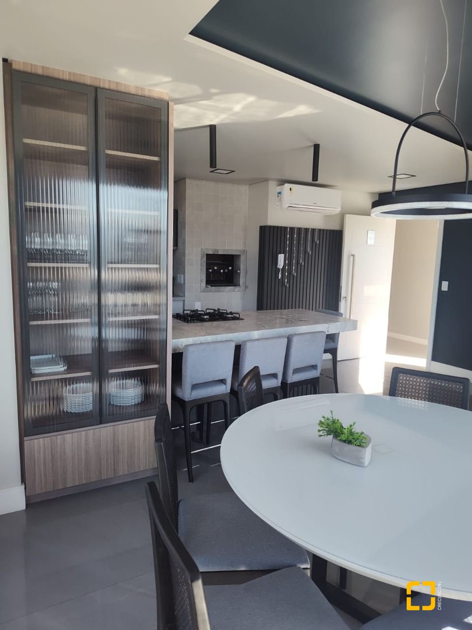 Apartamento com 98m², 6 quartos (sendo 3 suítes), 3 garagens, no bairro Trindade em Florianópolis