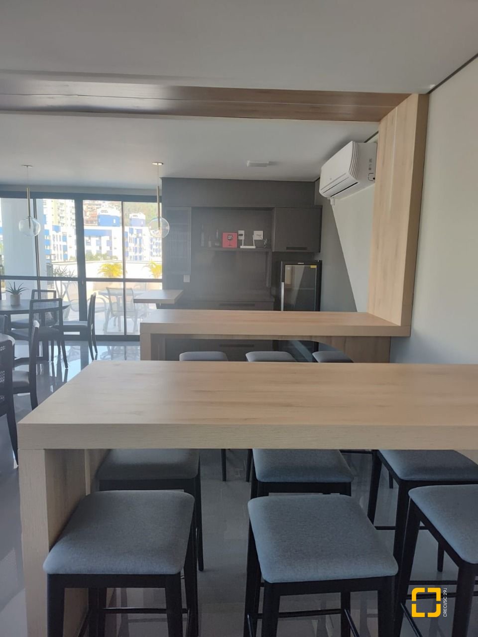 Apartamento com 98m², 6 quartos (sendo 3 suítes), 3 garagens, no bairro Trindade em Florianópolis