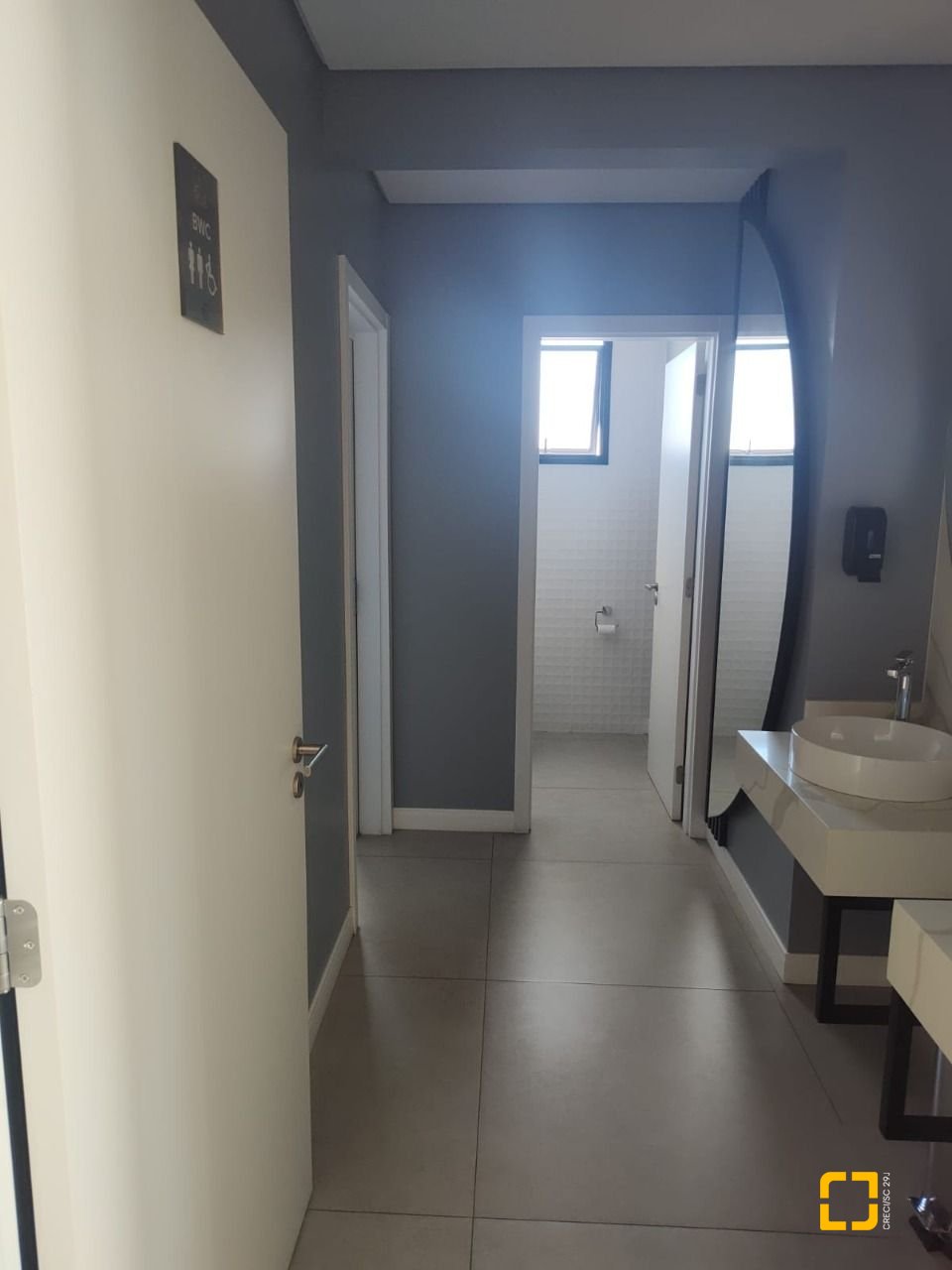 Apartamento com 98m², 6 quartos (sendo 3 suítes), 3 garagens, no bairro Trindade em Florianópolis