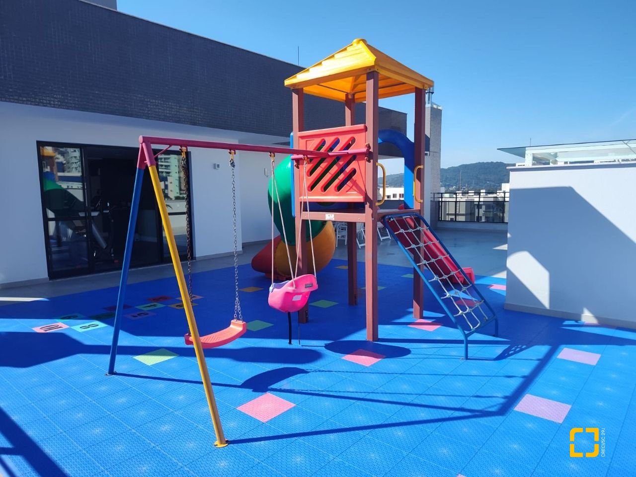 Apartamento com 98m², 6 quartos (sendo 3 suítes), 3 garagens, no bairro Trindade em Florianópolis