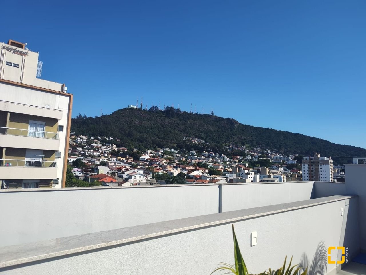 Apartamento com 98m², 6 quartos (sendo 3 suítes), 3 garagens, no bairro Trindade em Florianópolis