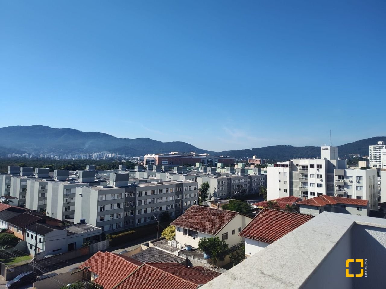 Apartamento com 98m², 6 quartos (sendo 3 suítes), 3 garagens, no bairro Trindade em Florianópolis