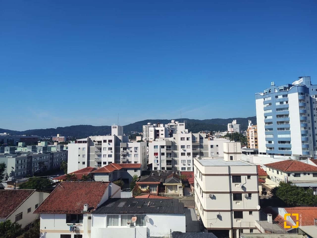 Apartamento com 98m², 6 quartos (sendo 3 suítes), 3 garagens, no bairro Trindade em Florianópolis