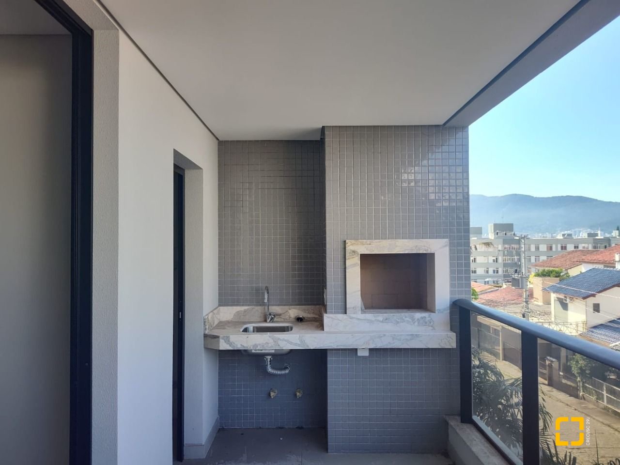 Apartamento com 98m², 6 quartos (sendo 3 suítes), 3 garagens, no bairro Trindade em Florianópolis
