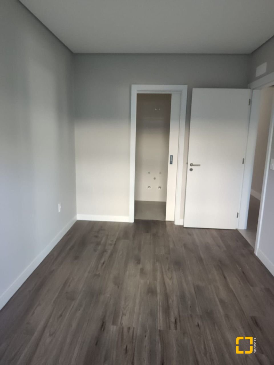 Apartamento com 98m², 6 quartos (sendo 3 suítes), 3 garagens, no bairro Trindade em Florianópolis
