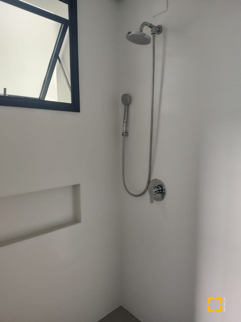Apartamento com 98m², 6 quartos (sendo 3 suítes), 3 garagens, no bairro Trindade em Florianópolis
