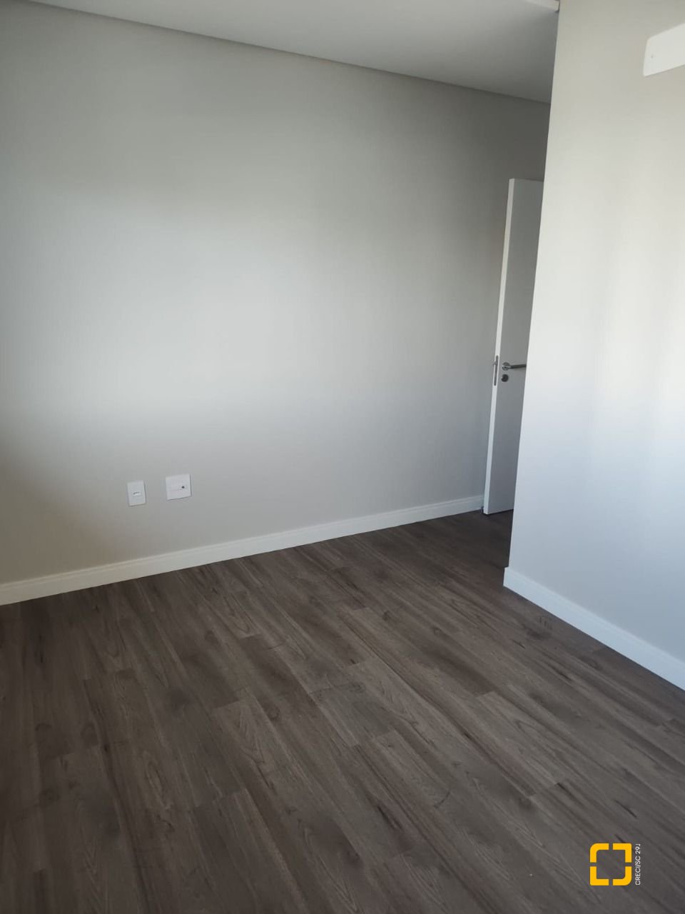 Apartamento com 98m², 6 quartos (sendo 3 suítes), 3 garagens, no bairro Trindade em Florianópolis