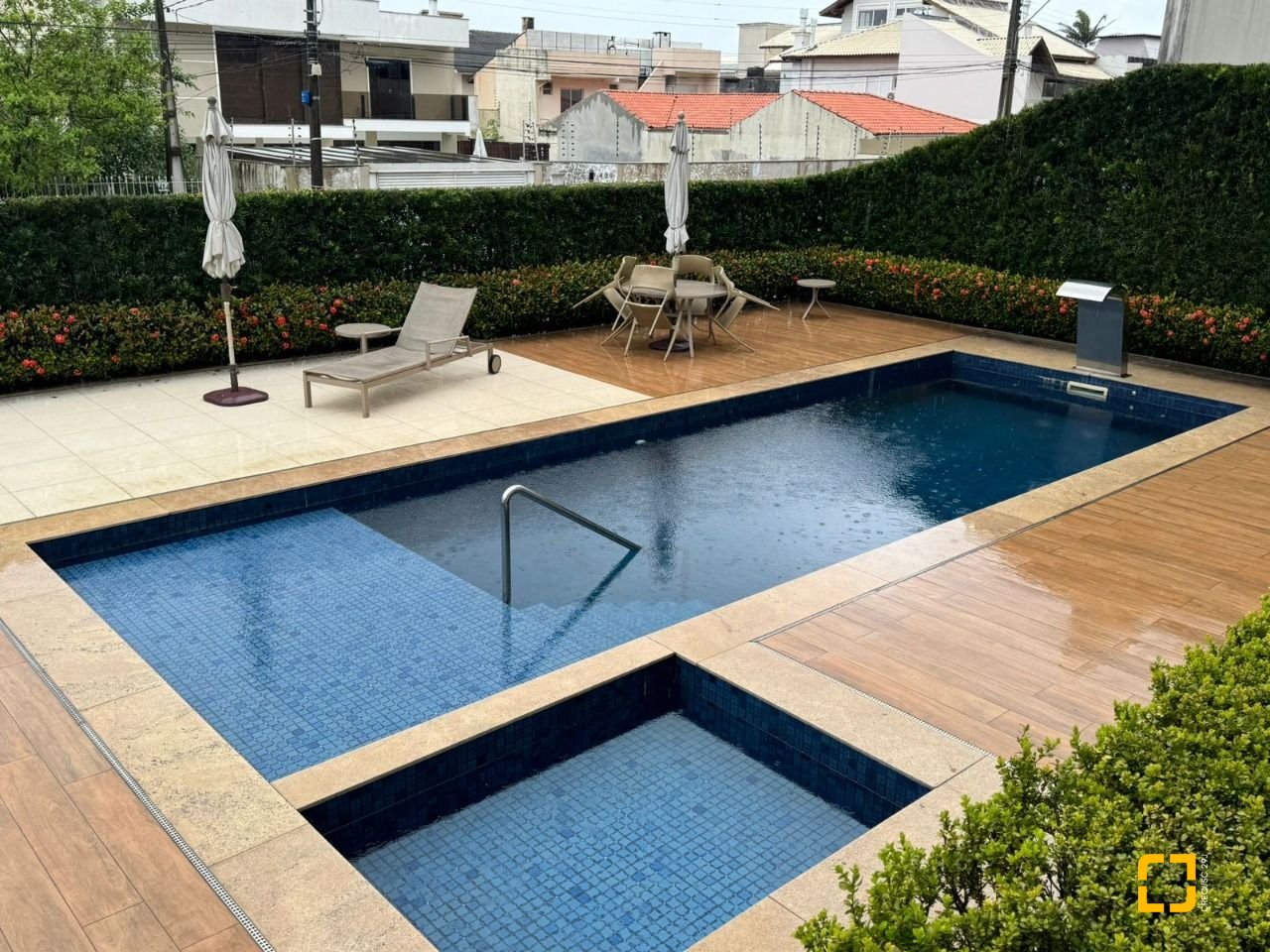 Apartamento com 124m², 5 quartos (sendo 2 suítes), 2 garagens, no bairro Balneário em Florianópolis